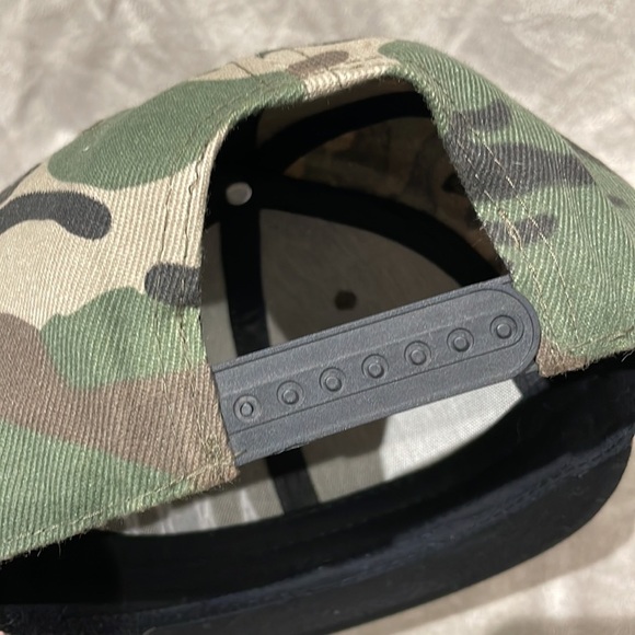 *NEW* Snapback Hat - ANDRA camo print - Picture 2 of 5